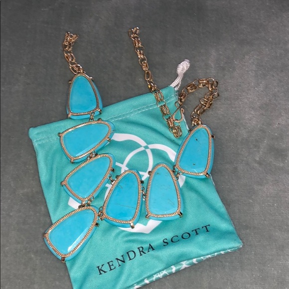 Kendra Scott Harlow Gold Statement Necklace - Picture 2 of 5